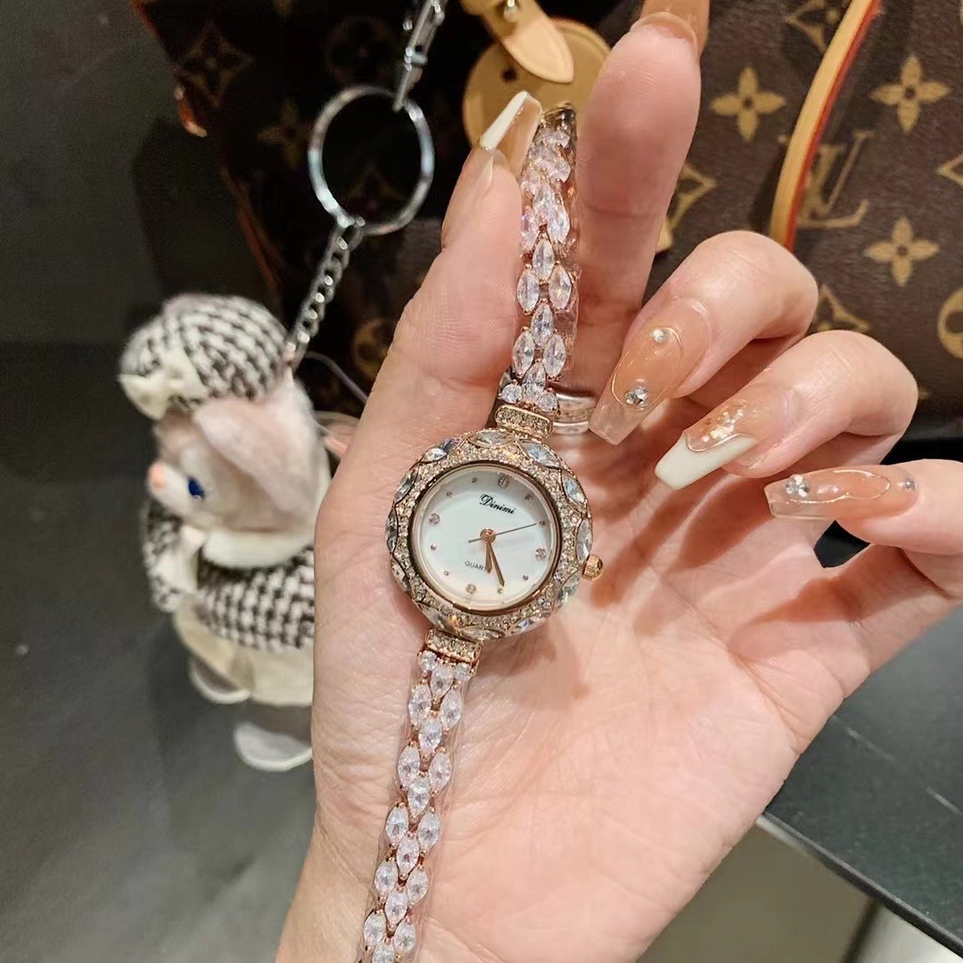 Prachtig en stijlvol damesarmb - Luxury Watch Values recensie en prijs