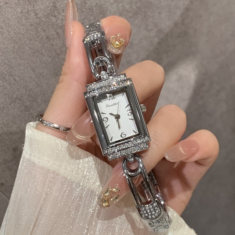 Klein horloge in oude geldstij - Luxury Watch Values recensie en prijs