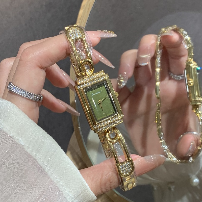 Klein horloge in oude geldstij - Luxury Watch Values recensie en prijs